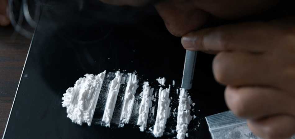 man-with-cocaine-powder