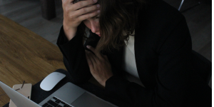 Internet-Addiction-Stressed-Woman